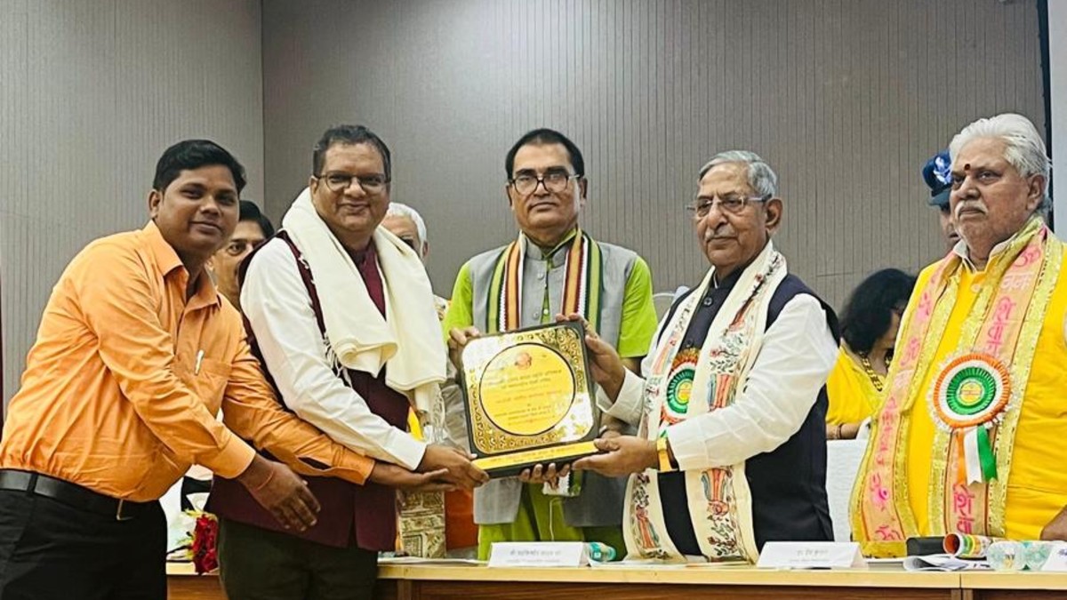 REC Limited Honoured by International Hindi Council