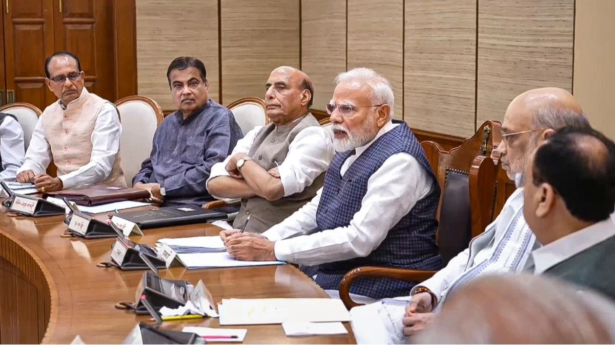 Why did PM Modi meet Minister after Cabinet meeting?