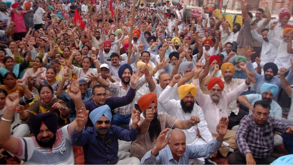Punjab DA row: Employees escalate strike over unpaid dues