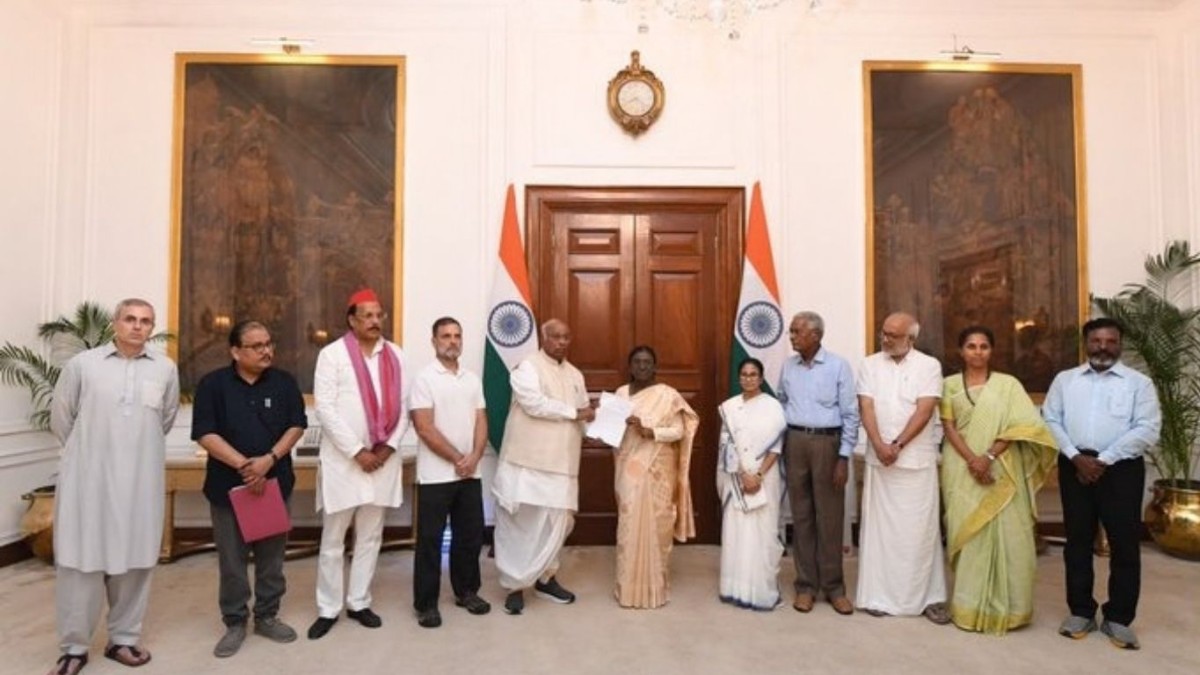 OUR PREDICTION CAME TRUE : Ten opposition MPs meet President on October 9