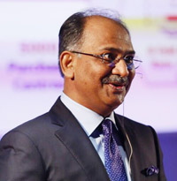 Dr. R K Gupta, MD, GNFC addresses IIM on \"Neem Revolution\"
