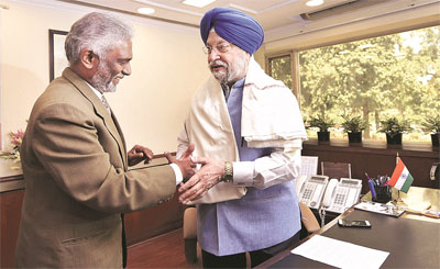 HUDCO-CMD, Dr. M Ravi Kanth, welcomes Hardeep S Puri, Union Minister (HUA)