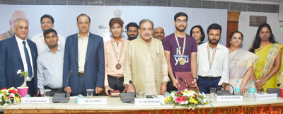 Steel Minister felicitates winners of contest on Start-up India - #myLOVESTEELidea