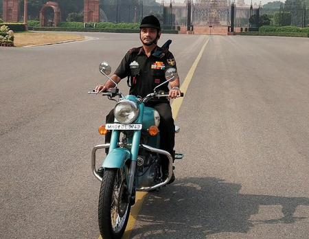 Lt Gen Satish Dua rides back home in bike after retirement