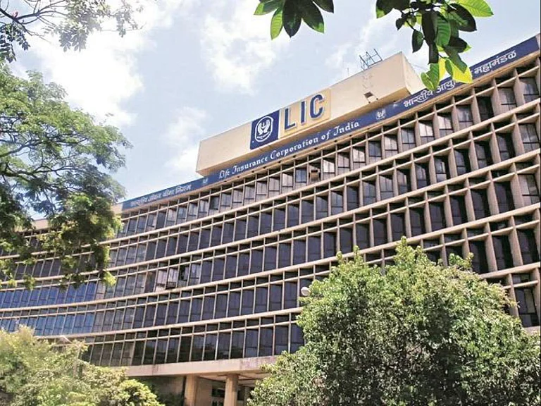 Aditya Gupta joins as new ED,CC, LIC of India