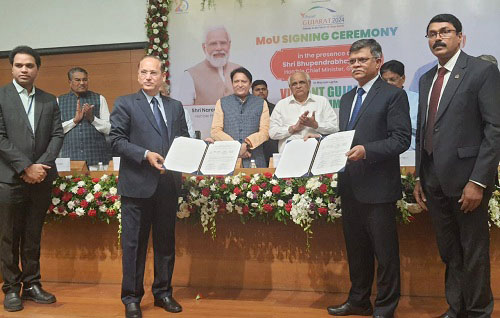 Signing of MoU of Investment Promotion for Vibrant Gujarat Summit 2024 by HUDCO