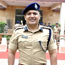 IPS officer resigns