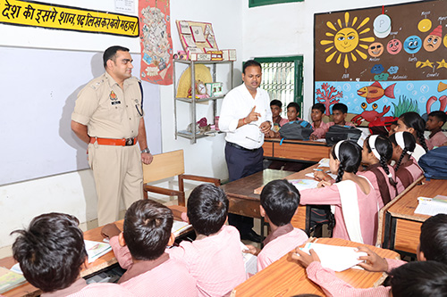 IAS Ravindra instills new life to Bareillyâ€™s govt schools with â€˜Zariyaâ€™