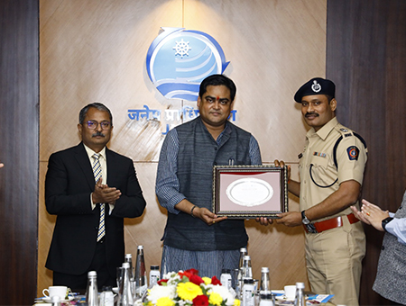 Shantanu Thakur reviews various projects at JNPA, interacted with stakeholders